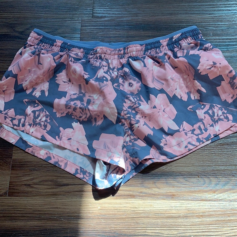 NWOT Nike running shorts size xl